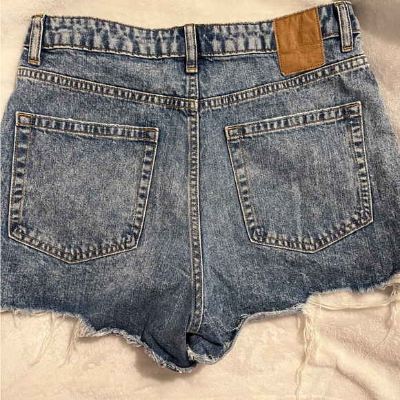 Zara Distressed jean shorts - Picture 2 of 4
